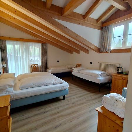 Hotel Valacia Pozza di Fassa Eksteriør billede