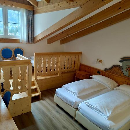 Hotel Valacia Pozza di Fassa Eksteriør billede