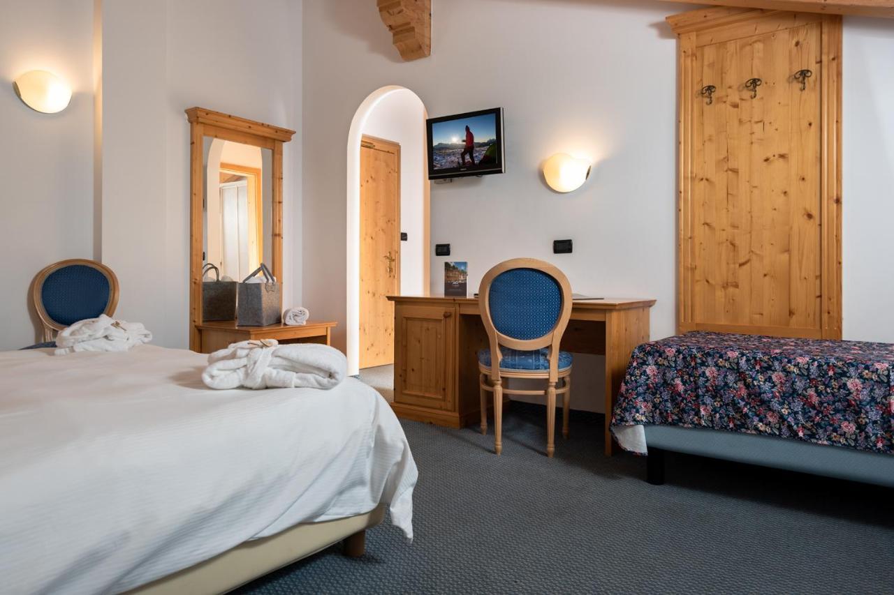 Hotel Valacia Pozza di Fassa Eksteriør billede