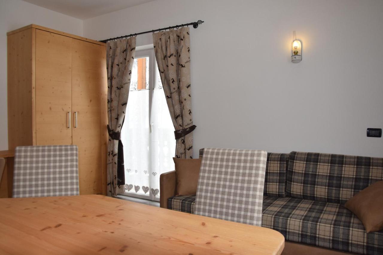 Hotel Valacia Pozza di Fassa Eksteriør billede