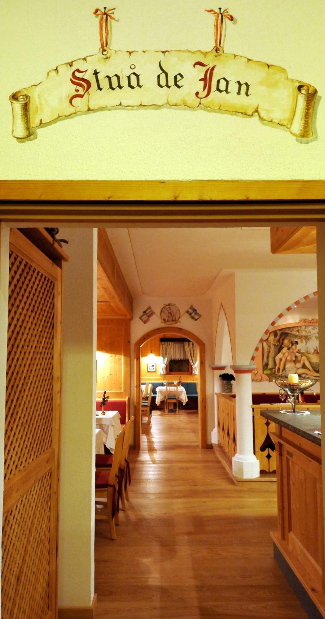 Hotel Valacia Pozza di Fassa Eksteriør billede