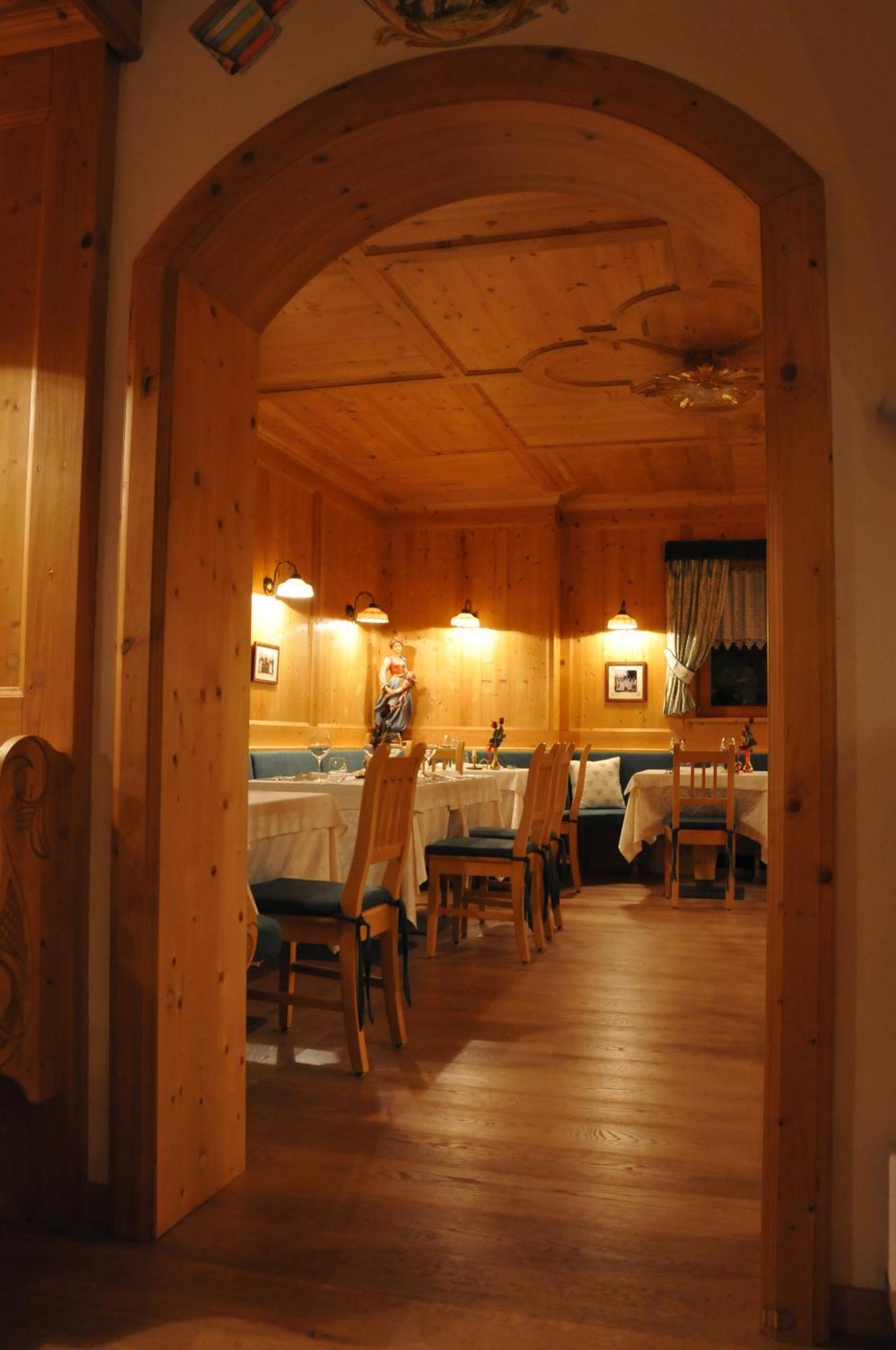 Hotel Valacia Pozza di Fassa Eksteriør billede