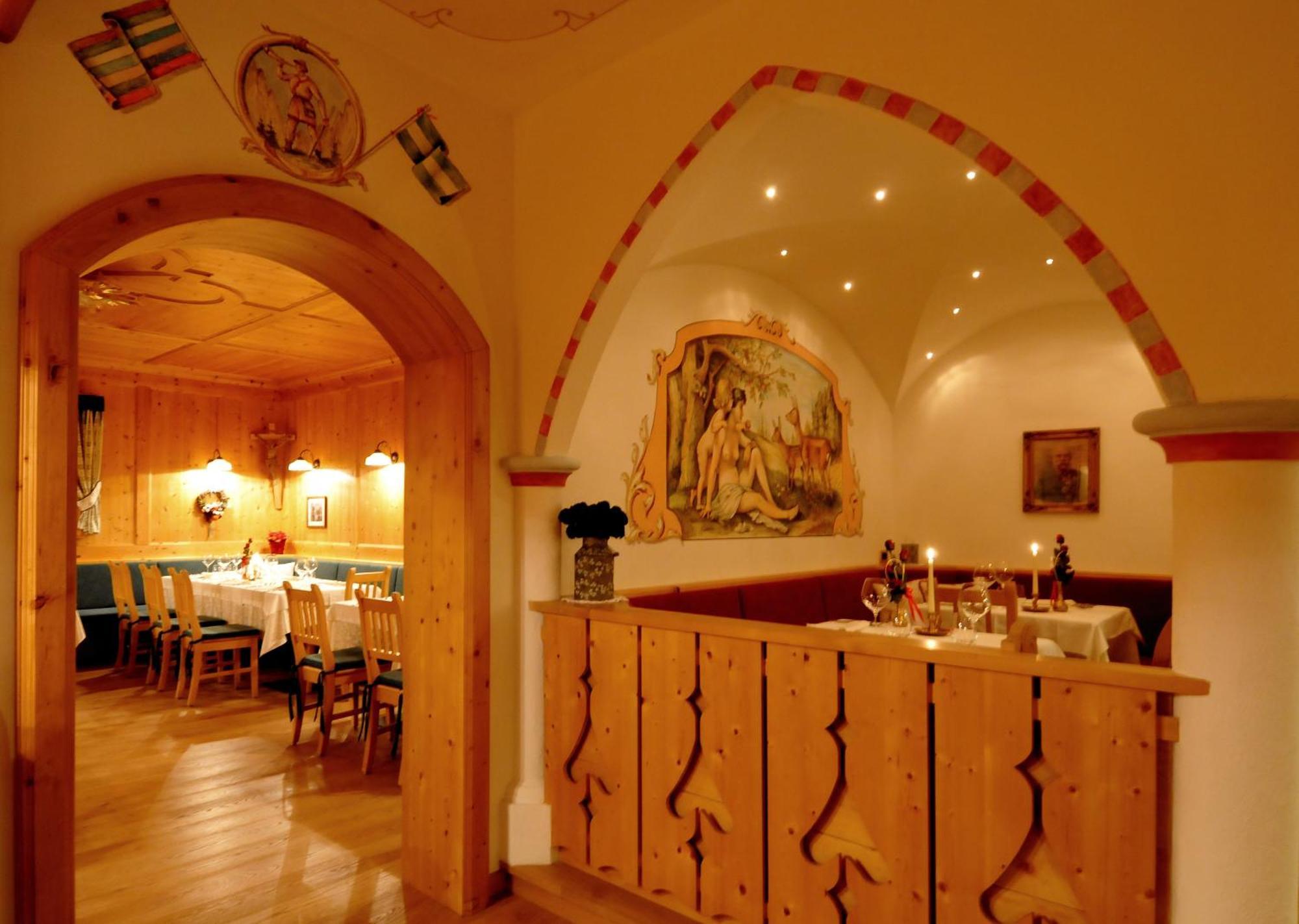 Hotel Valacia Pozza di Fassa Eksteriør billede