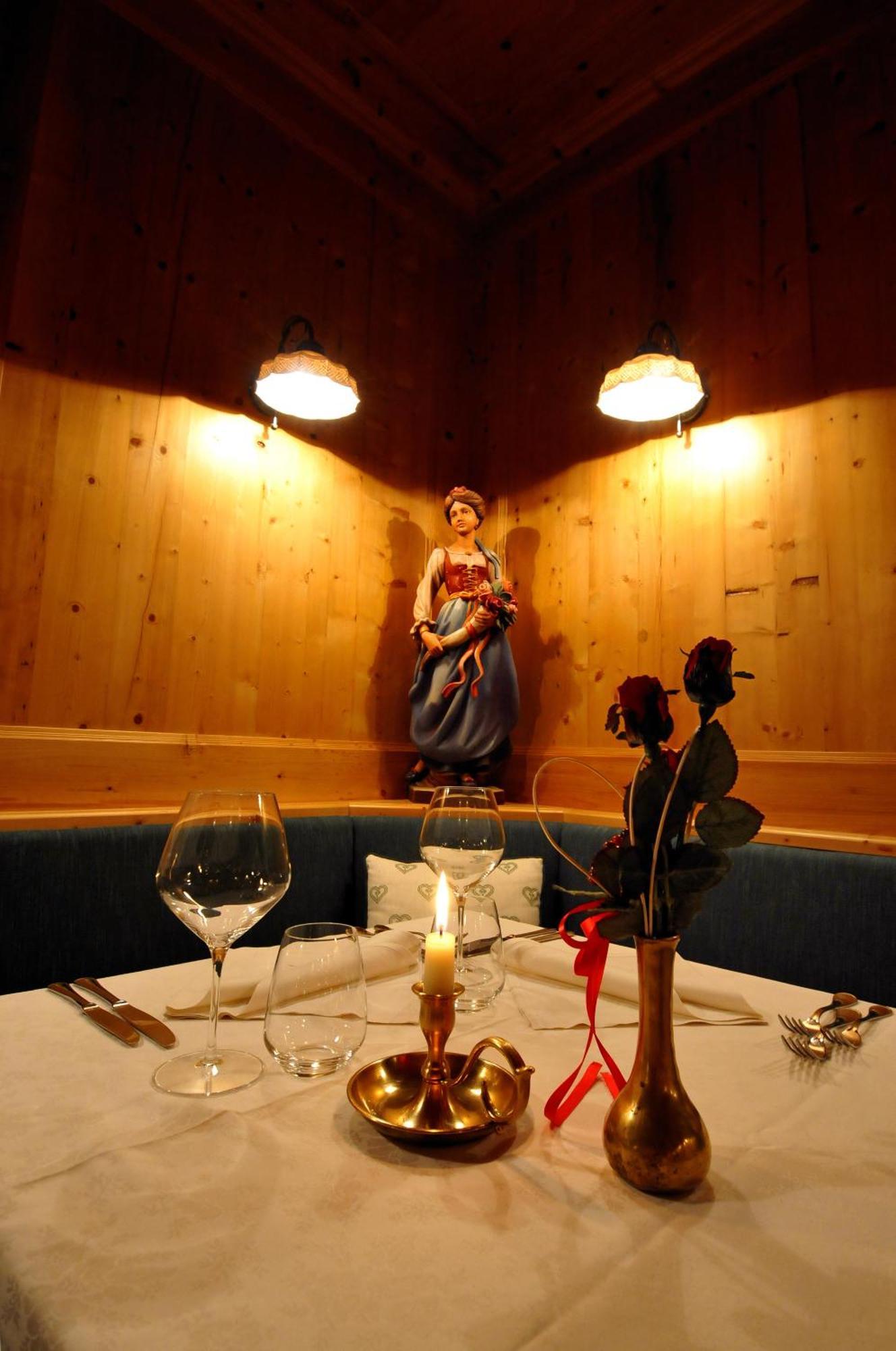 Hotel Valacia Pozza di Fassa Eksteriør billede
