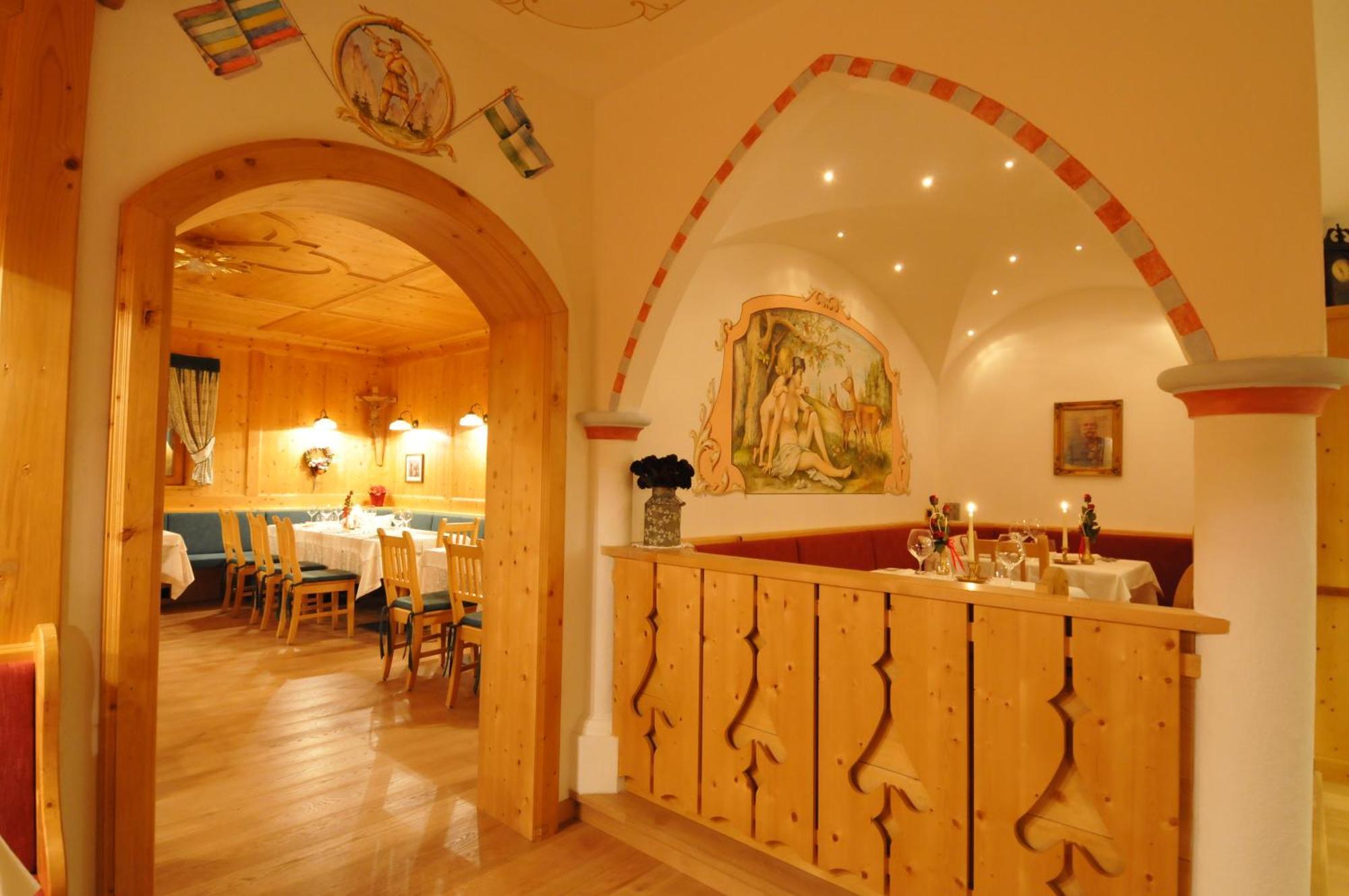 Hotel Valacia Pozza di Fassa Eksteriør billede
