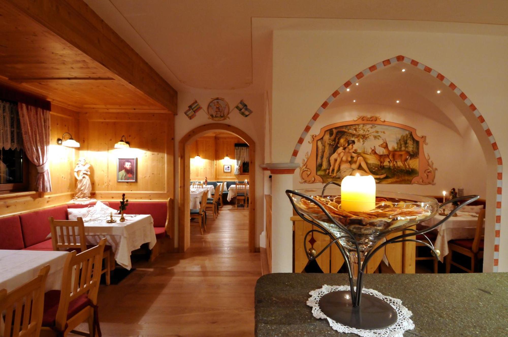 Hotel Valacia Pozza di Fassa Eksteriør billede