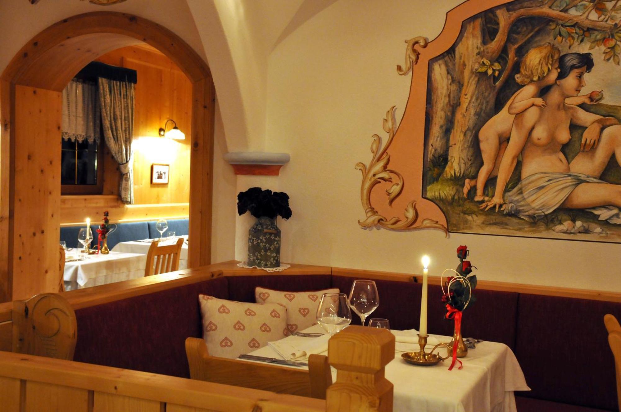 Hotel Valacia Pozza di Fassa Eksteriør billede