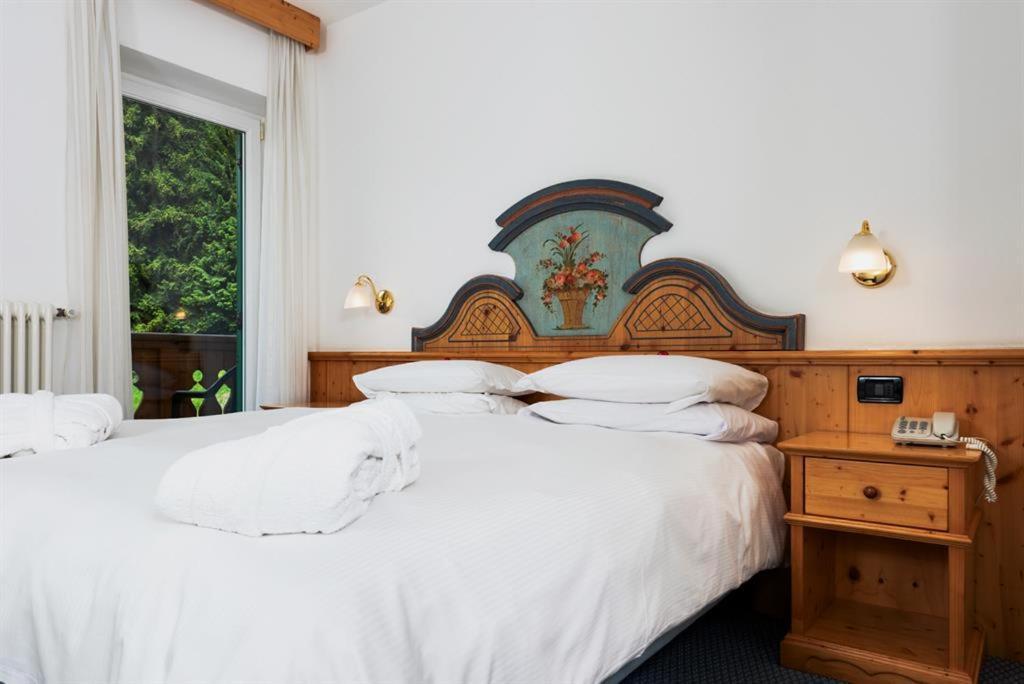 Hotel Valacia Pozza di Fassa Eksteriør billede