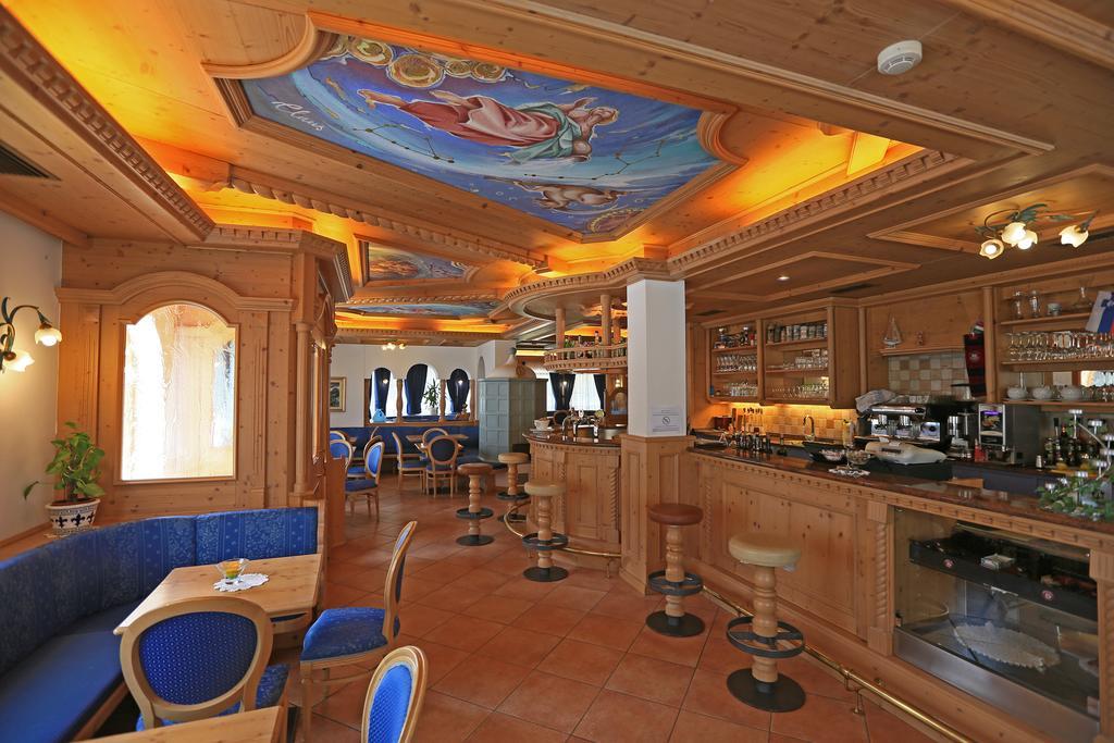 Hotel Valacia Pozza di Fassa Eksteriør billede