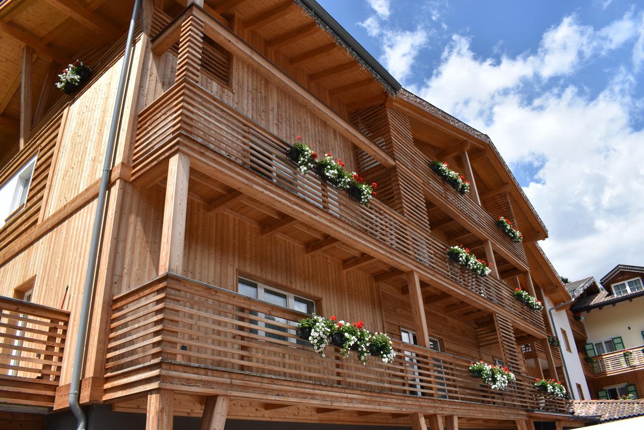 Hotel Valacia Pozza di Fassa Eksteriør billede