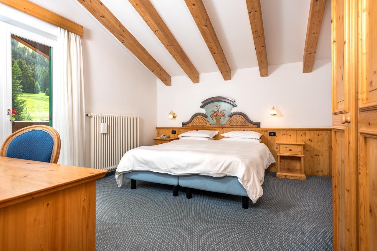 Hotel Valacia Pozza di Fassa Eksteriør billede
