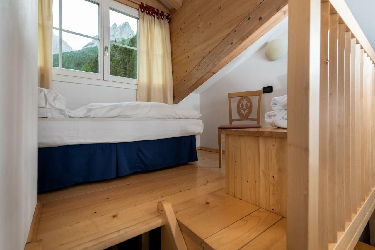 Hotel Valacia Pozza di Fassa Eksteriør billede